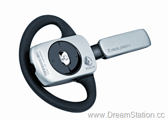 Silver_Headset_Three_Quarter